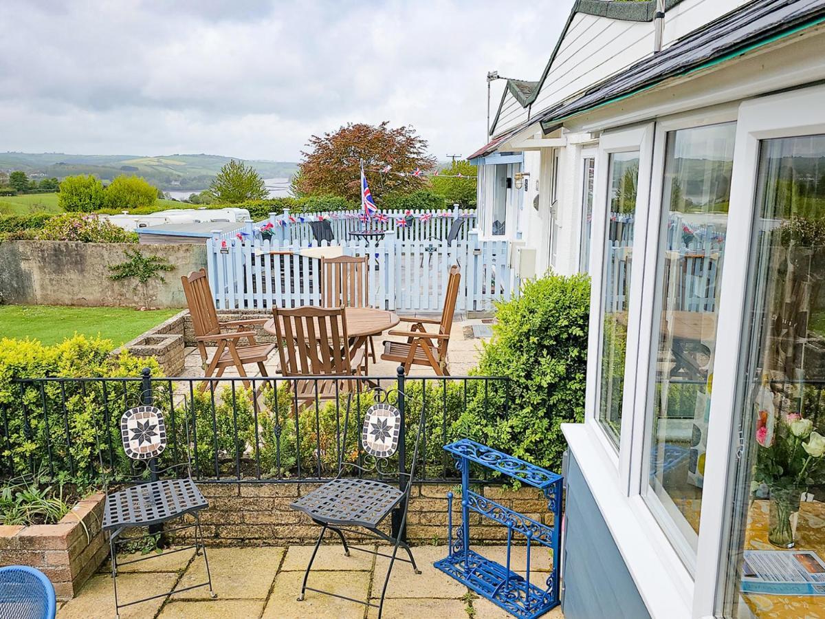 Dart Haven - Cheerful Holiday Bungalow In Galmpton Exterior photo