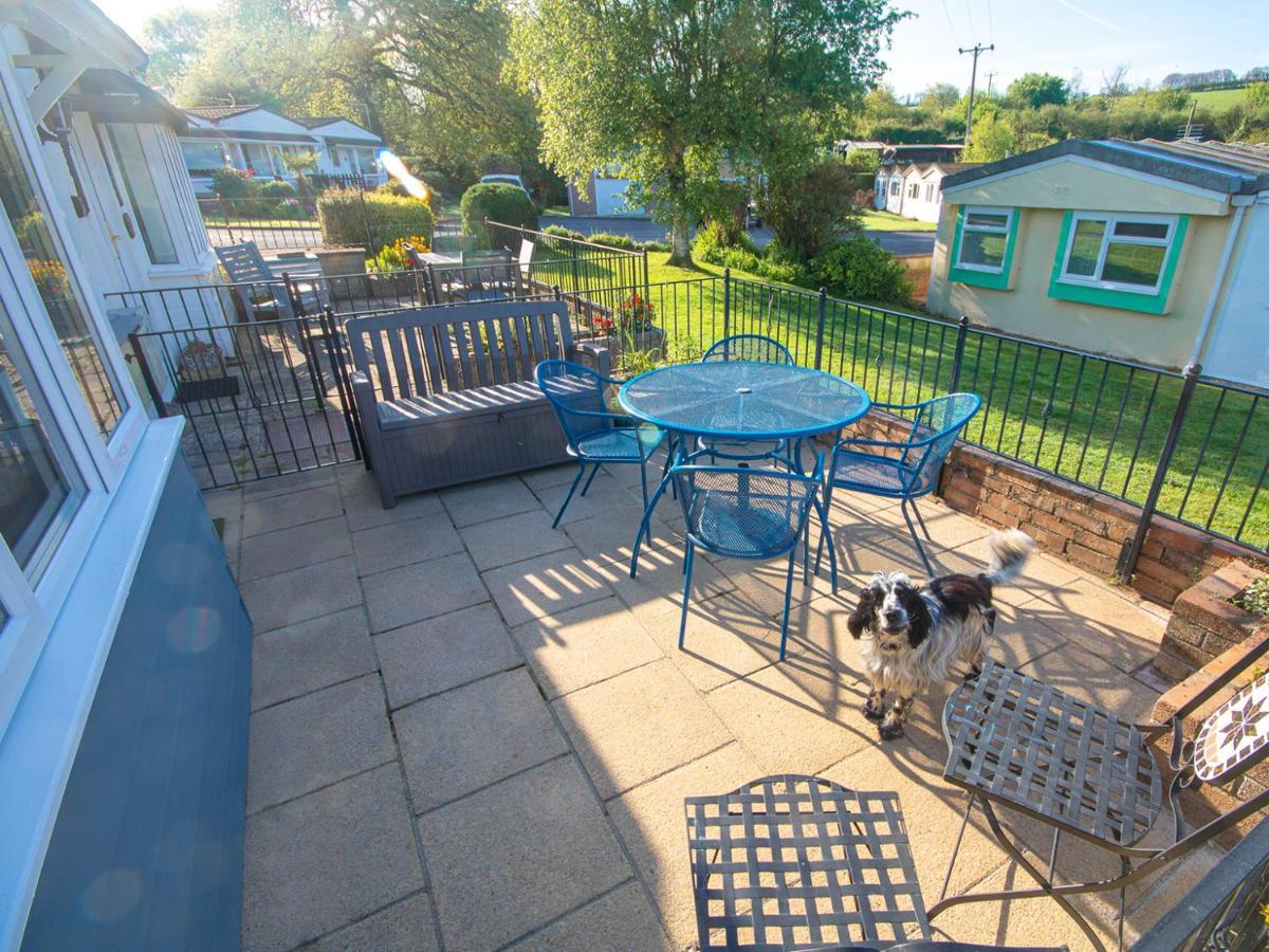 Dart Haven - Cheerful Holiday Bungalow In Galmpton Exterior photo